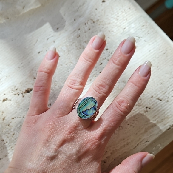 Stunning Abalone Shell Ring - Picture 5 of 6